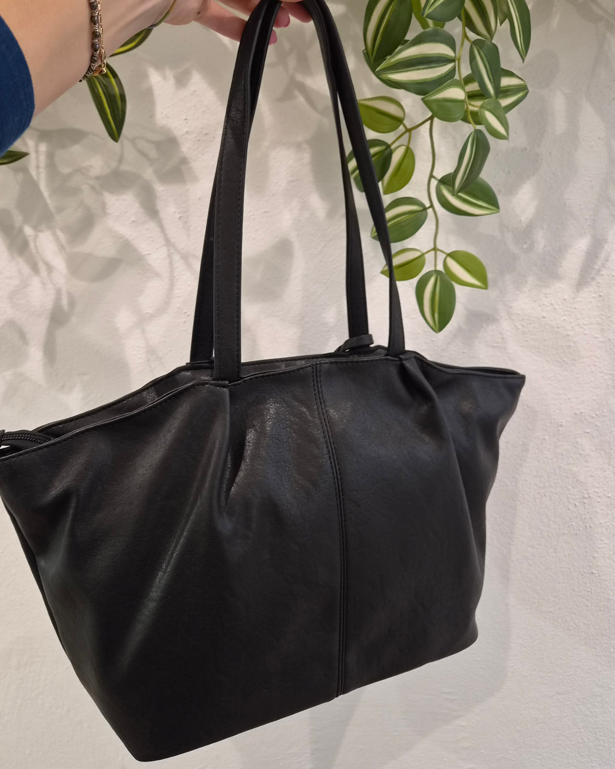 VivienneD Shopper Cynthia