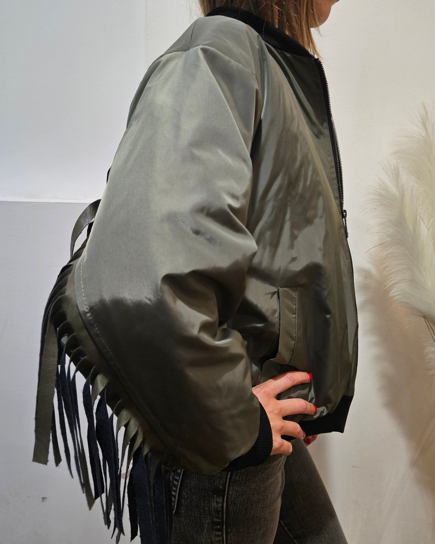 Susy Mix Bomber con frange verde militare