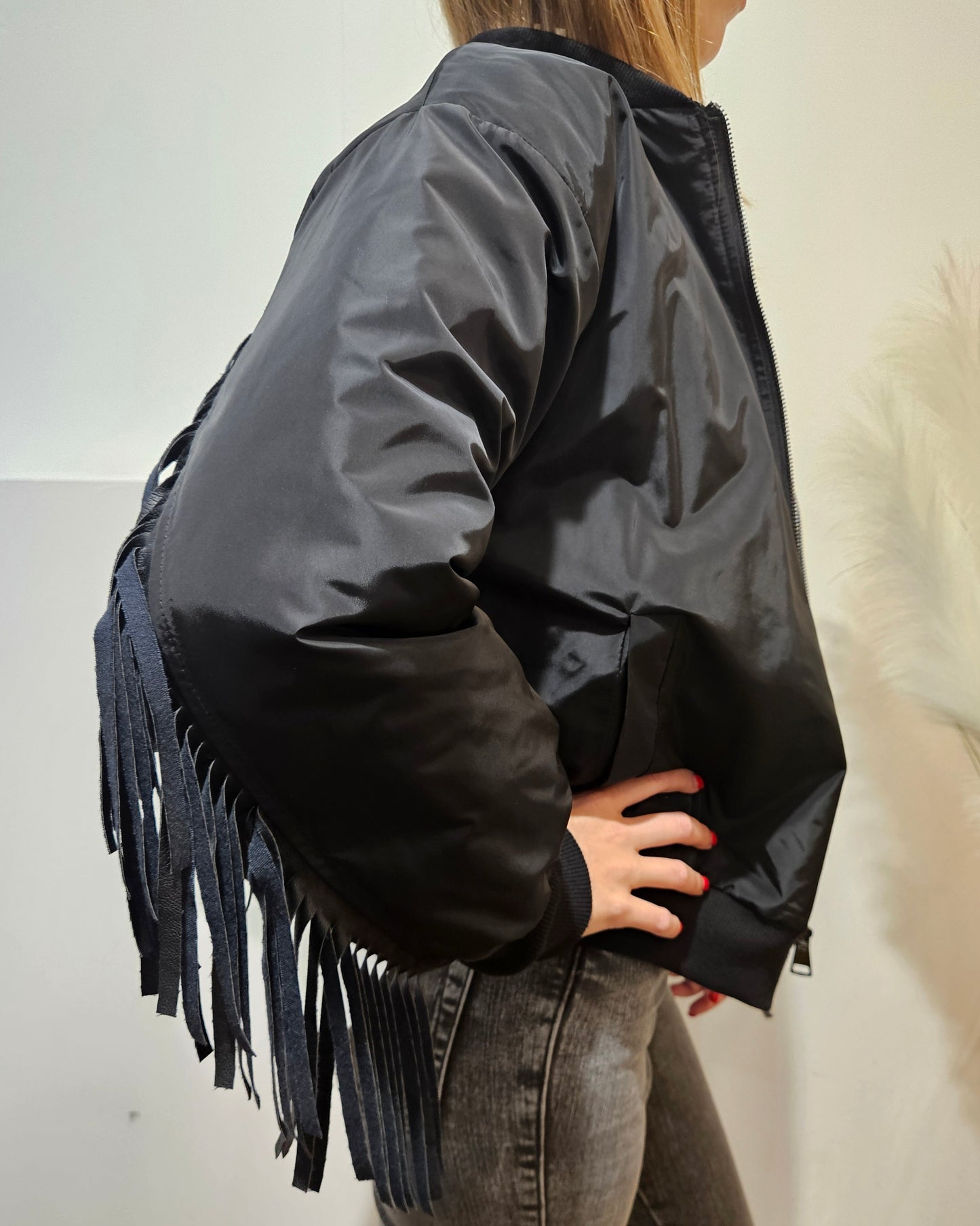 Susy Mix Bomber con frange nero