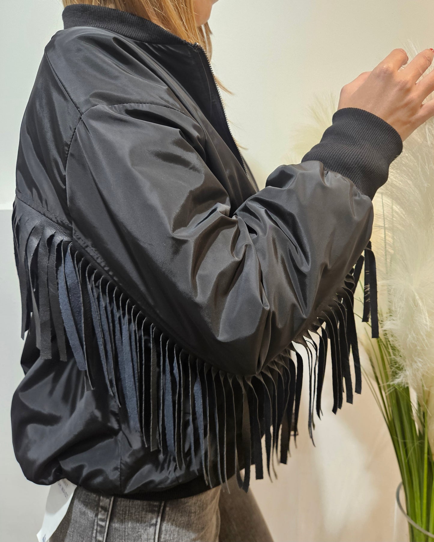 Susy Mix Bomber con frange nero