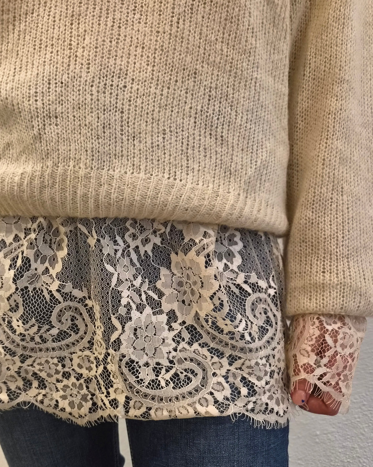 Susy Mix Maglia V + Pizzo Panna